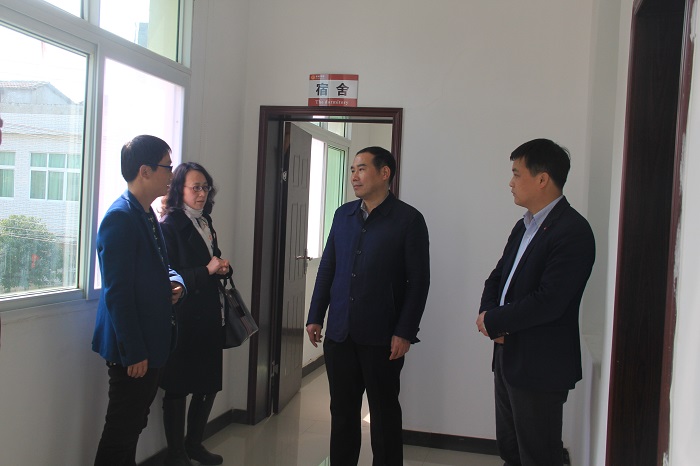王秋隆院长到新城人民法庭视察02.JPG