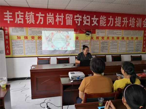 7.1大悟法院“法律讲师团”送法进乡村  关爱留守妇女01.jpg